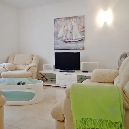 Amarena Apartment